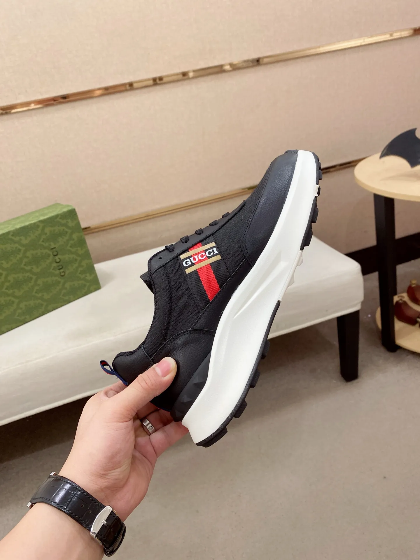 Men's men's shoes💰 462💰🇮🇹🇮🇹GUCCI🔍🔍new models are on sale at the same time at the counter. The uppers🇮🇹 are made of top-grain cowhide imported from Italy. Fully imported genuine leather lining 💪💪, completely 1⃣️ to 1⃣️ replica 🇮🇹💪💪, ⚠ sole: original sole provided by the original factory, exclusive movable molded sole super comfortable, ⚠ original factory follow-up, 🔍🔍 high quality, you can go in and out of the counter at will, welcome to compare⚠. Code number:38-44